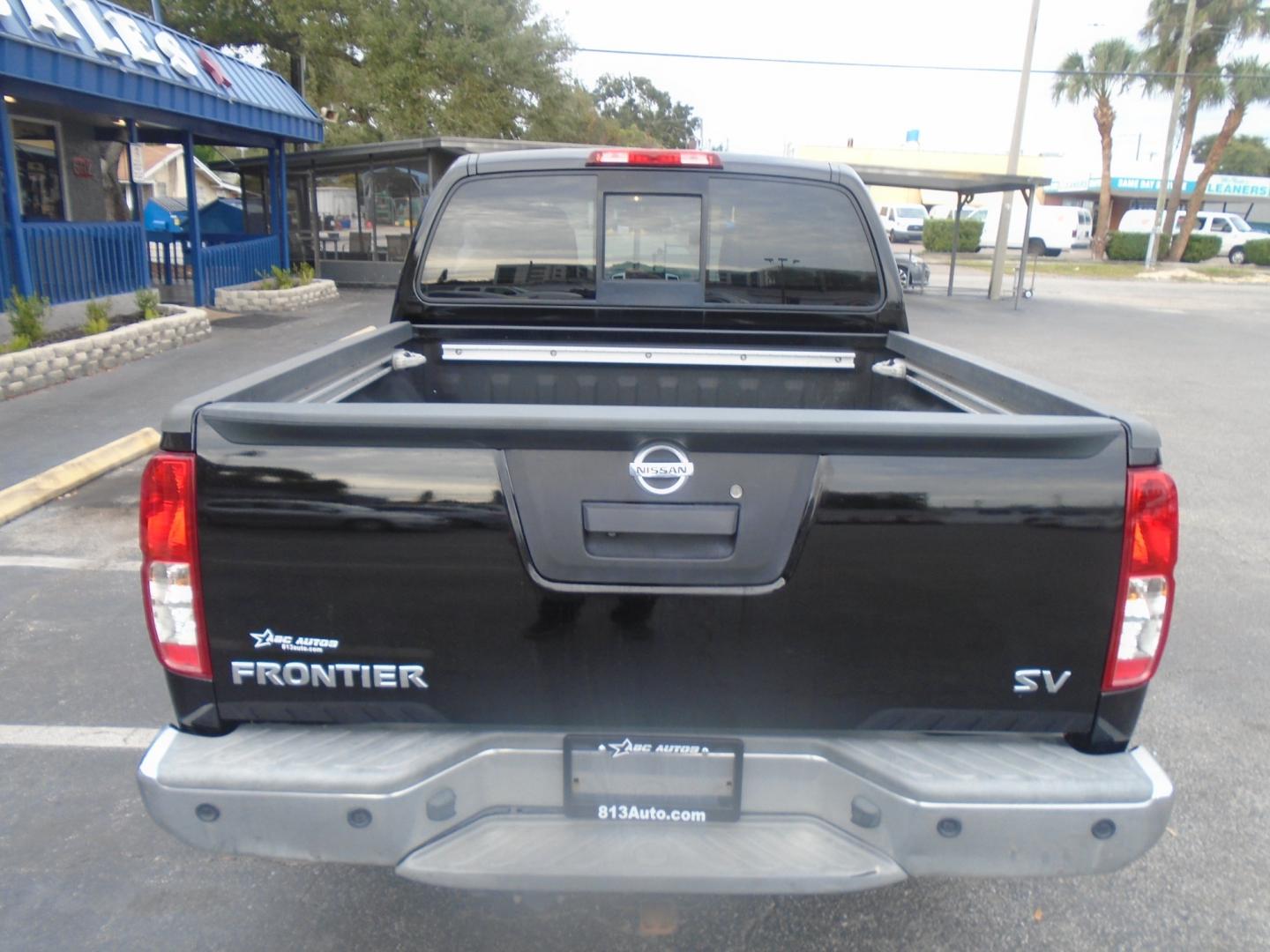 2014 Nissan Frontier S Crew Cab 5AT 2WD (1N6AD0ER3EN) with an 4.0L V6 DOHC 24V engine, 5-Speed Automatic transmission, located at 6112 N Florida Avenue, Tampa, FL, 33604, (888) 521-5131, 27.954929, -82.459534 - Photo#4